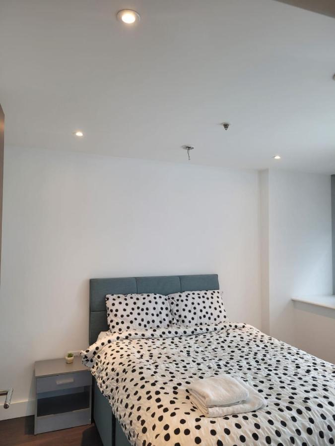 Апартаменты 2Br Chic London Sleep 9 Bp7 Экстерьер фото